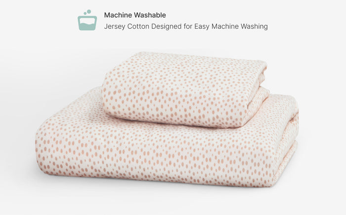 Jersey cotton bedding set with pink and white pattern on a light gray background